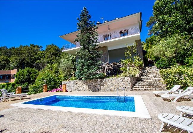 Villa en Castellar del Vallés - Escapada a la montaña con vistas 40km de Barcelona