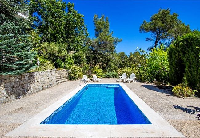 Villa en Castellar del Vallés - Escapada a la montaña con vistas 40km de Barcelona