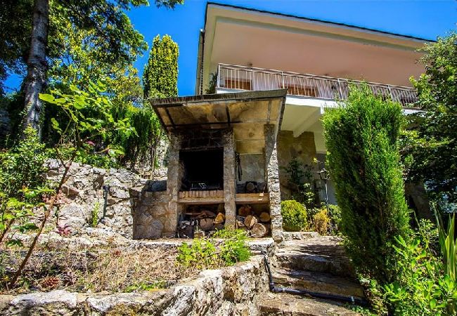 Villa en Castellar del Vallés - Escapada a la montaña con vistas 40km de Barcelona