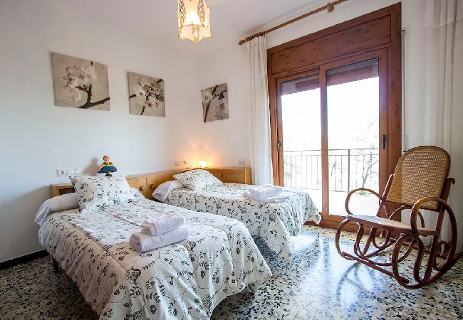 Villa en Castellar del Vallés - Escapada a la montaña con vistas 40km de Barcelona