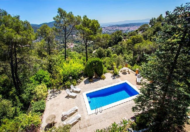 Villa en Castellar del Vallés - Escapada a la montaña con vistas 40km de Barcelona