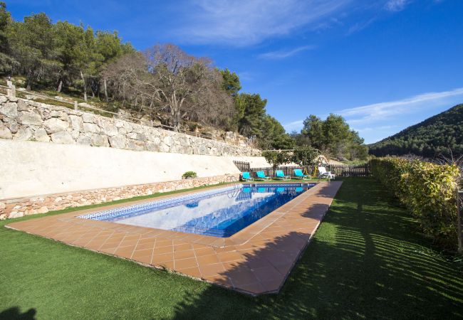 Villa en Puigpelat - ¡Sublime aislamiento en la región vinícola!