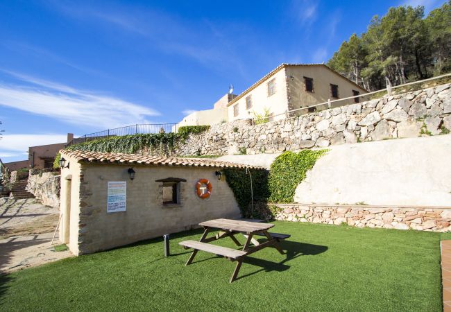 Villa en Puigpelat - ¡Sublime aislamiento en la región vinícola!