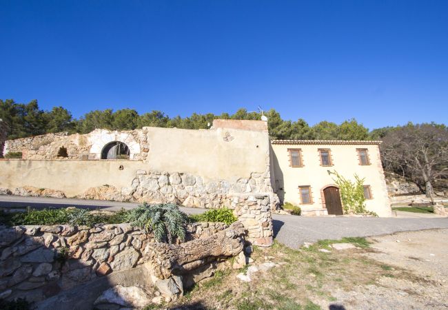 Villa en Puigpelat - ¡Sublime aislamiento en la región vinícola!