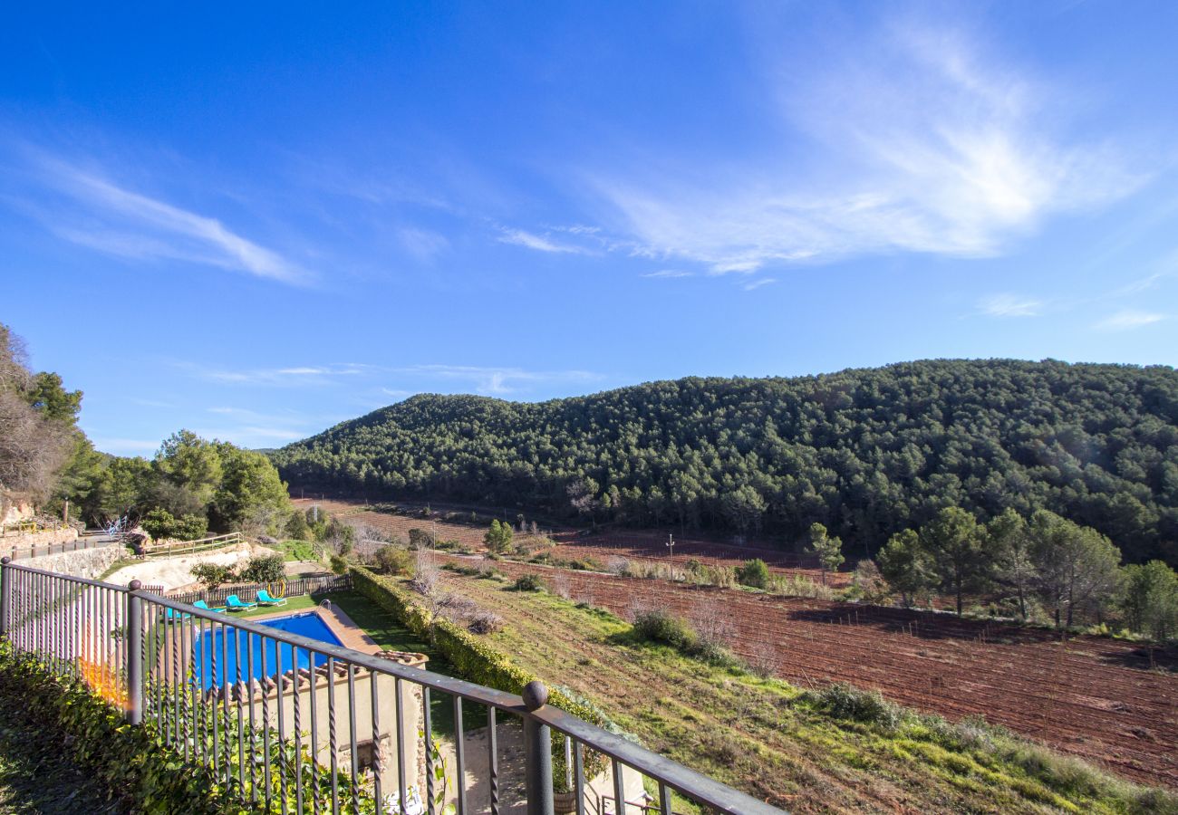 Villa en Puigpelat - ¡Sublime aislamiento en la región vinícola!