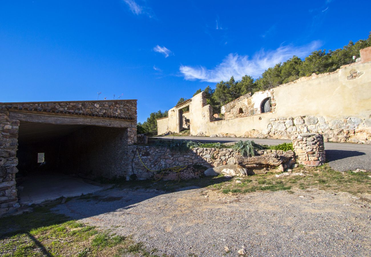 Villa en Puigpelat - ¡Sublime aislamiento en la región vinícola!