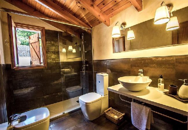 Villa en Sant Cebrià de Vallalta - Chalet estilo suizo cerca de BCN, 10min a playa Villa en Sant Cebrià de Vallalta - Chalet estilo suizo cerca de BCN, 10min a playa