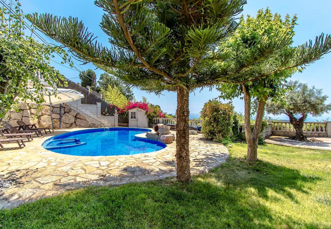 Villa en Sant Cebrià de Vallalta - Chalet estilo suizo cerca de BCN, 10min a playa