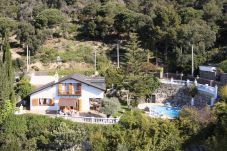 Villa en Sant Cebrià de Vallalta - Chalet estilo suizo cerca de BCN, 10min...