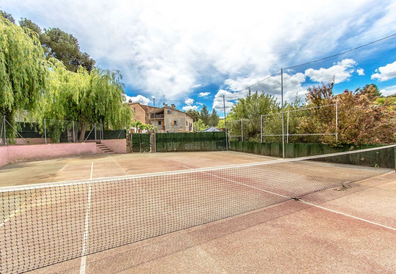 Villa en Rellinars - ¡Piscina, tenis, billar y más sólo 50km de Barcelona!