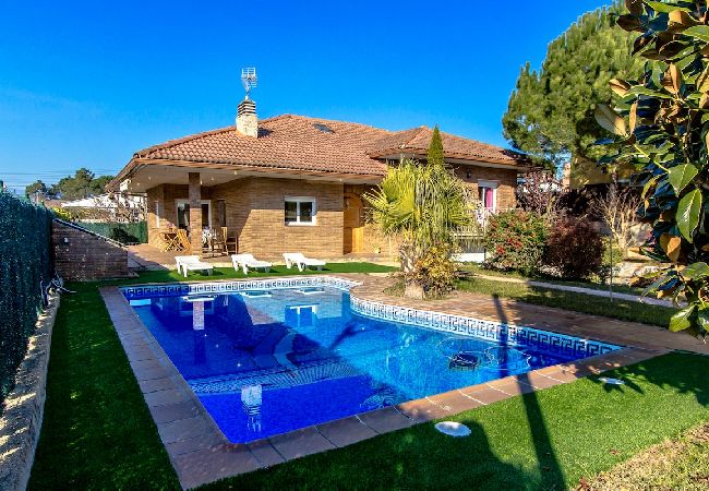 Villa en Sils - Morada en la Costa Brava con acceso en tren a BCN