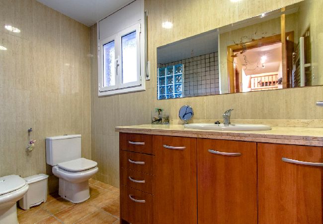 Villa en Sils - ¡Naturaleza, playa y diversión en la Costa Brava!  Villa en Sils - ¡Naturaleza, playa y diversión en la Costa Brava!