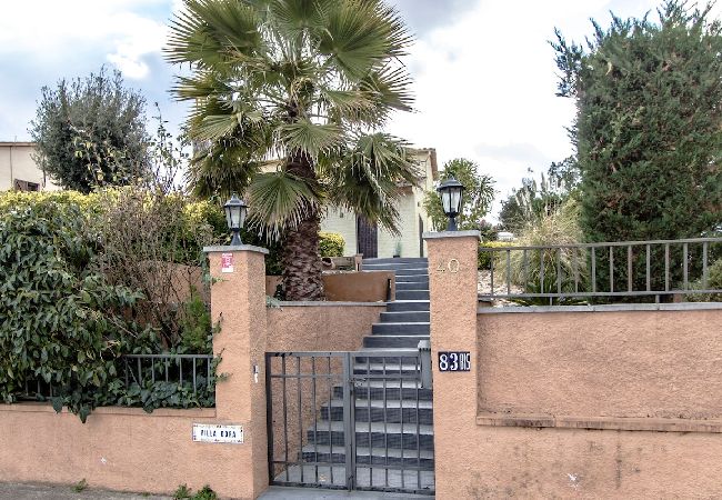 Villa en Santa Coloma de Farners - Morada única en la Costa Brava con acceso en tren a BCN