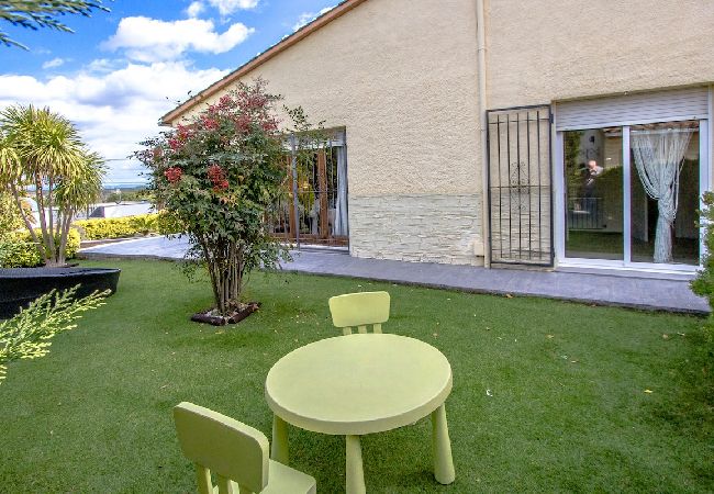 Villa en Santa Coloma de Farners - Morada única en la Costa Brava con acceso en tren a BCN