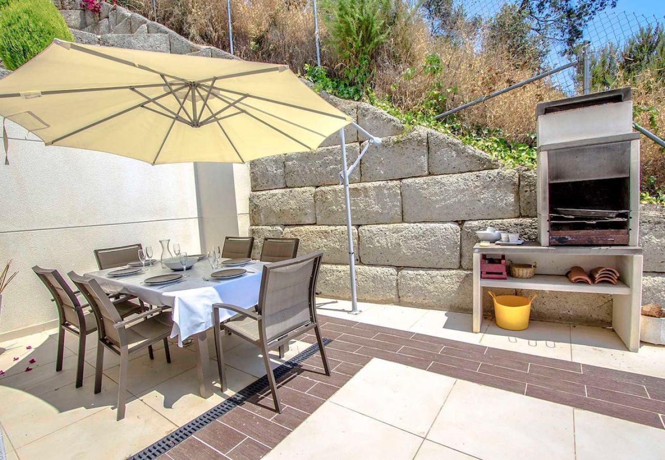 Villa en Sant Cebrià de Vallalta - Magnificencia moderna, a pocos km de la playa!