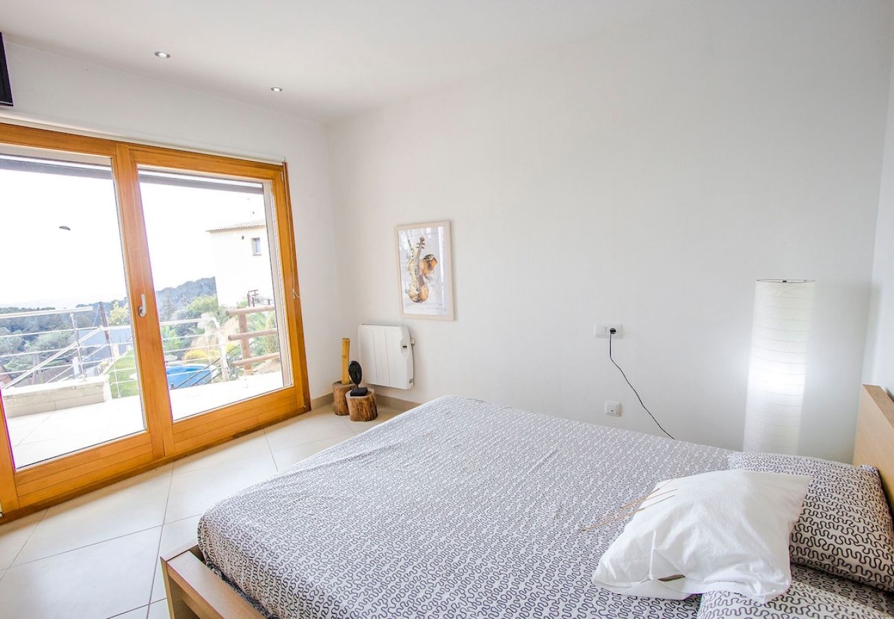 Villa en Sant Cebrià de Vallalta - Magnificencia moderna, a pocos km de la playa!