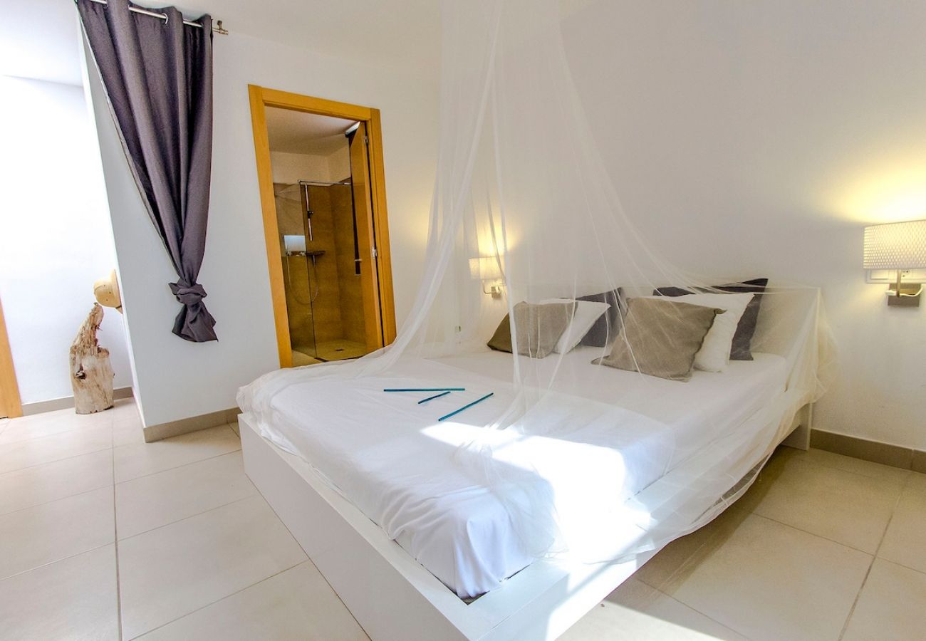 Villa en Sant Cebrià de Vallalta - Magnificencia moderna, a pocos km de la playa!