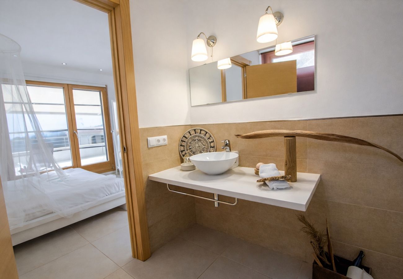 Villa en Sant Cebrià de Vallalta - Magnificencia moderna, a pocos km de la playa!