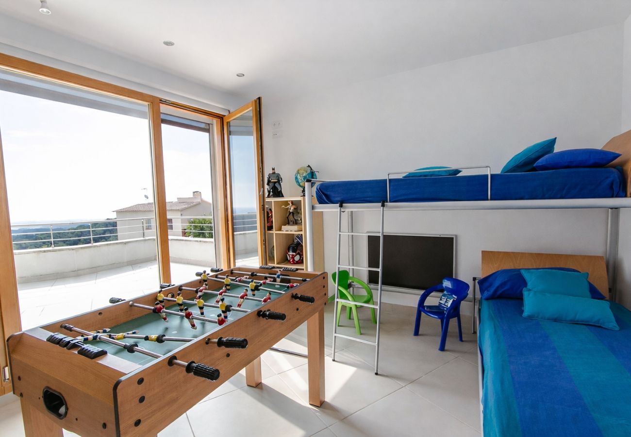 Villa en Sant Cebrià de Vallalta - Magnificencia moderna, a pocos km de la playa!