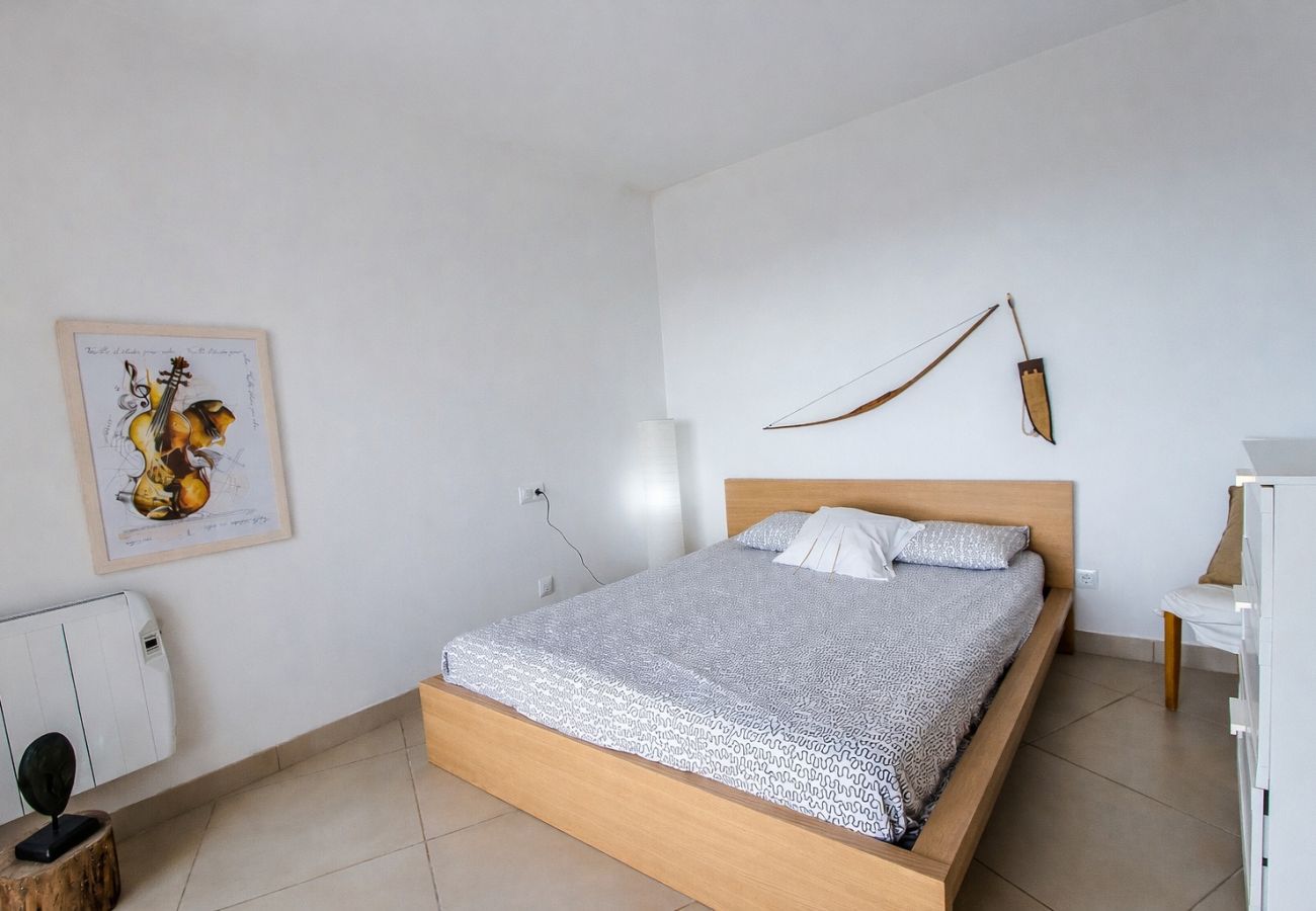 Villa en Sant Cebrià de Vallalta - Magnificencia moderna, a pocos km de la playa!