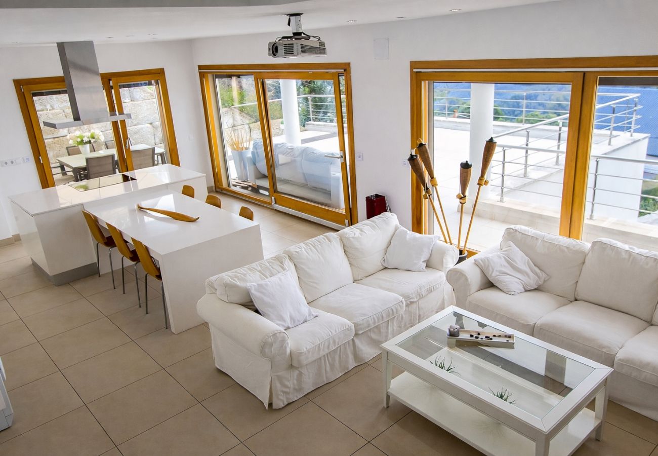 Villa en Sant Cebrià de Vallalta - Magnificencia moderna, a pocos km de la playa!