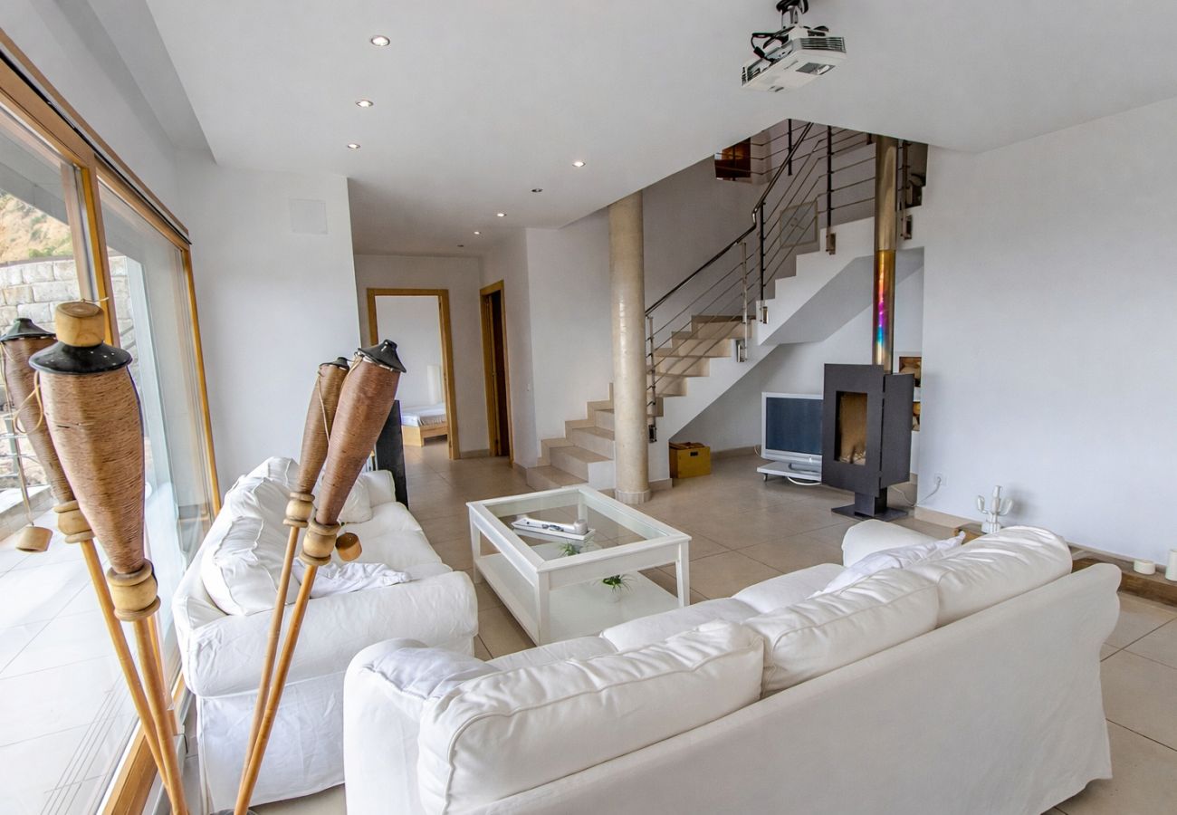 Villa en Sant Cebrià de Vallalta - Magnificencia moderna, a pocos km de la playa!