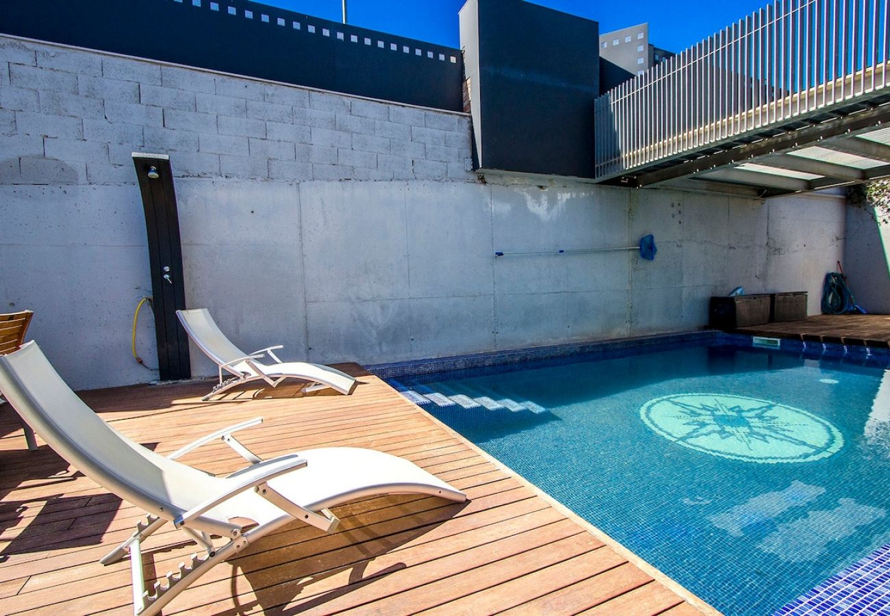 Villa en Castellet i la Gornal - Moderno refugio con piscina privada, playa a 7 km