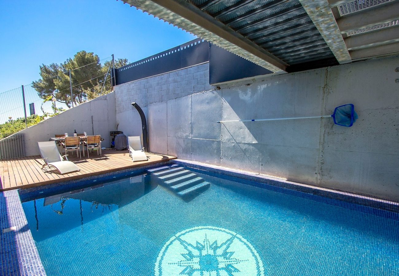Villa en Castellet i la Gornal - Moderno refugio con piscina privada, playa a 7 km