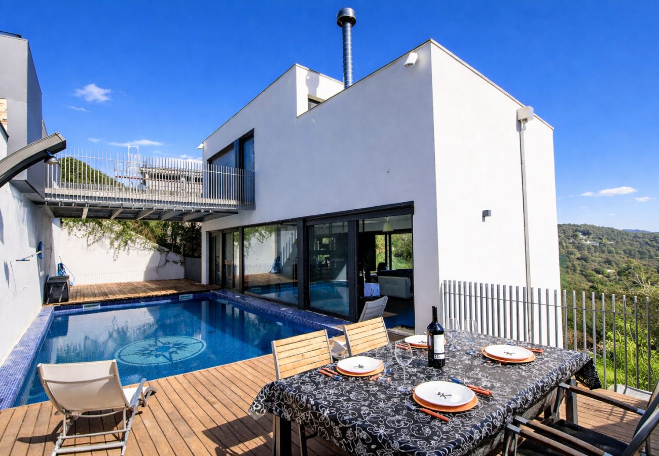 Villa en Castellet i la Gornal - Moderno refugio con piscina privada, playa a 7 km