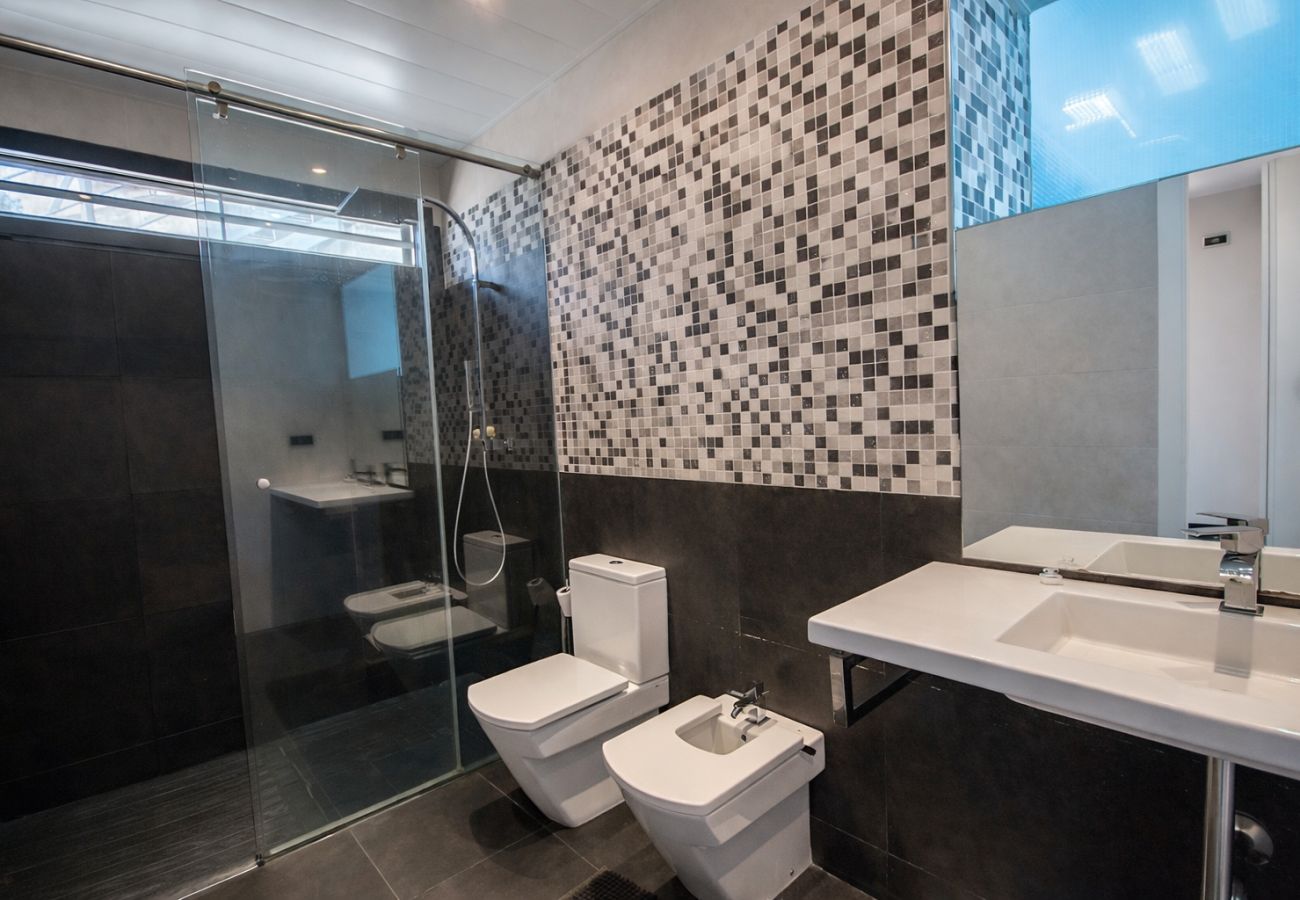 Villa en Castellet i la Gornal - Moderno refugio con piscina privada, playa a 7 km