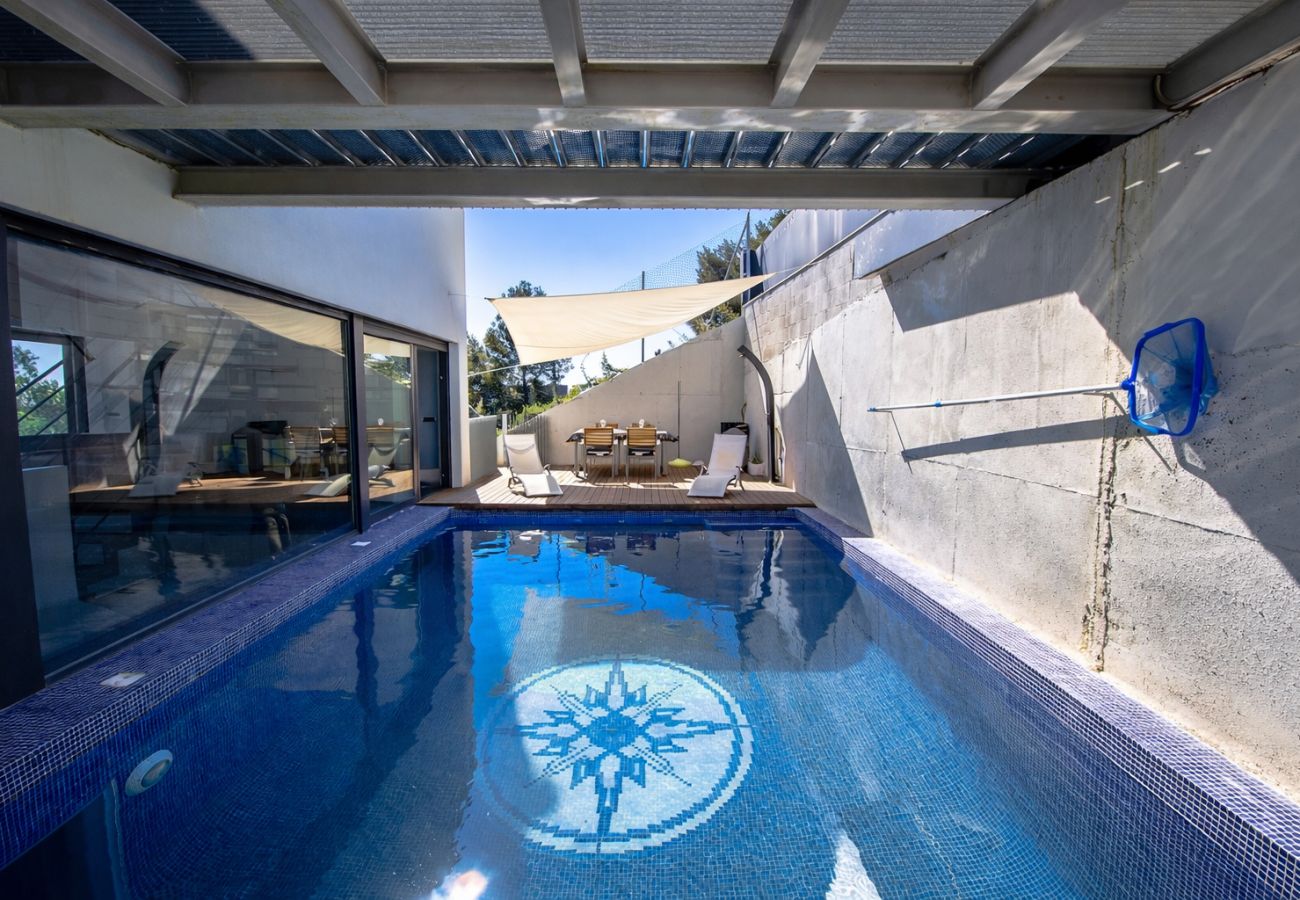 Villa en Castellet i la Gornal - Moderno refugio con piscina privada, playa a 7 km