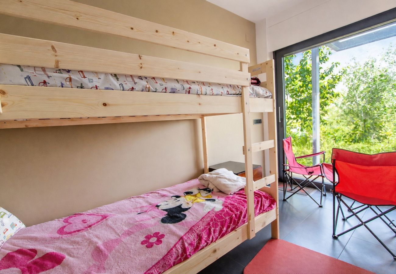 Villa en Castellet i la Gornal - Moderno refugio con piscina privada, playa a 7 km