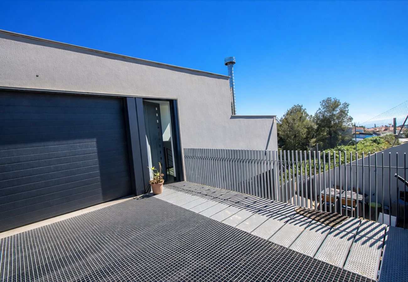 Villa en Castellet i la Gornal - Moderno refugio con piscina privada, playa a 7 km