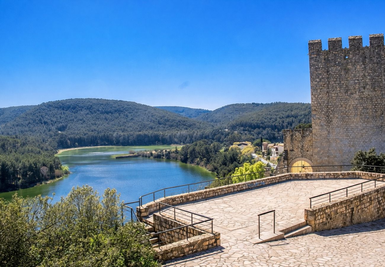 Villa en Castellet i la Gornal - Moderno refugio con piscina privada, playa a 7 km