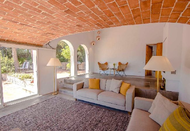 Villa en Pallejà - Majestuosa Villa y Vistas - ¡a 30km de Barcelona! Villa en Pallejà - Majestuosa Villa y Vistas - ¡a 30km de Barcelona!