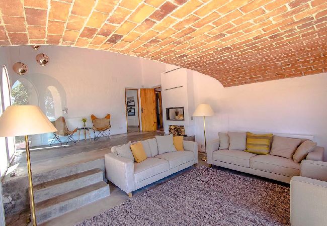 Villa en Pallejà - Majestuosa Villa y Vistas - ¡a 30km de Barcelona! Villa en Pallejà - Majestuosa Villa y Vistas - ¡a 30km de Barcelona!