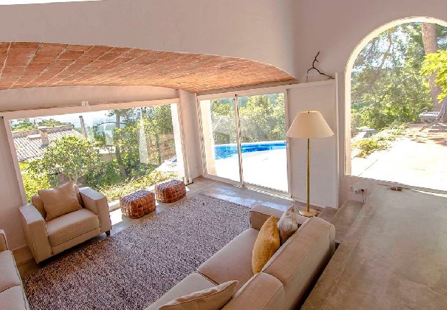 Villa en Pallejà - Majestuosa Villa y Vistas - ¡a 30km de Barcelona! Villa en Pallejà - Majestuosa Villa y Vistas - ¡a 30km de Barcelona!