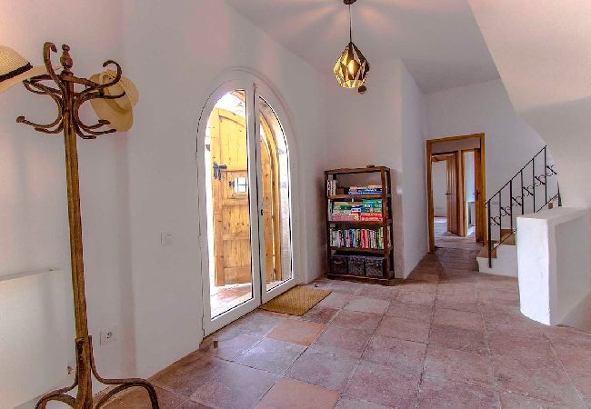 Villa en Pallejà - Majestuosa Villa y Vistas - ¡a 30km de Barcelona! Villa en Pallejà - Majestuosa Villa y Vistas - ¡a 30km de Barcelona!
