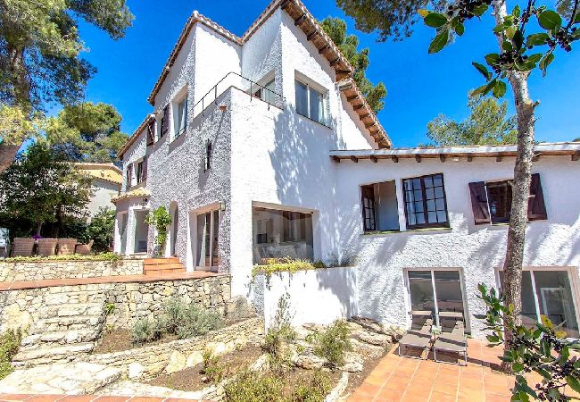 Villa en Pallejà - Majestuosa Villa y Vistas - ¡a 30km de Barcelona! Villa en Pallejà - Majestuosa Villa y Vistas - ¡a 30km de Barcelona!