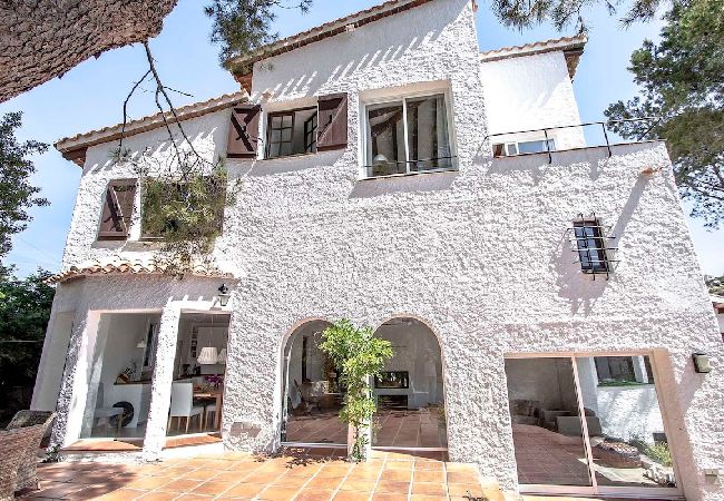Villa en Pallejà - Majestuosa Villa y Vistas - ¡a 30km de Barcelona! Villa en Pallejà - Majestuosa Villa y Vistas - ¡a 30km de Barcelona!