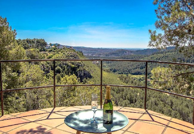 Villa en Pallejà - Majestuosa Villa y Vistas - ¡a 30km de Barcelona! Villa en Pallejà - Majestuosa Villa y Vistas - ¡a 30km de Barcelona!