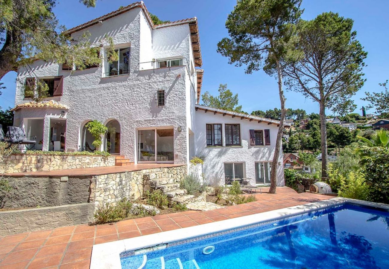 Villa en Pallejà - Majestuosa Villa y Vistas - ¡a 30km de Barcelona!