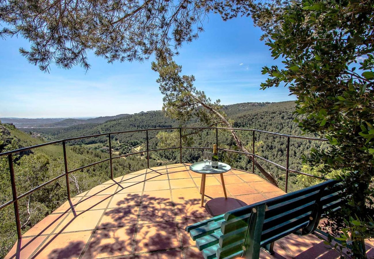 Villa en Pallejà - Majestuosa Villa y Vistas - ¡a 30km de Barcelona!