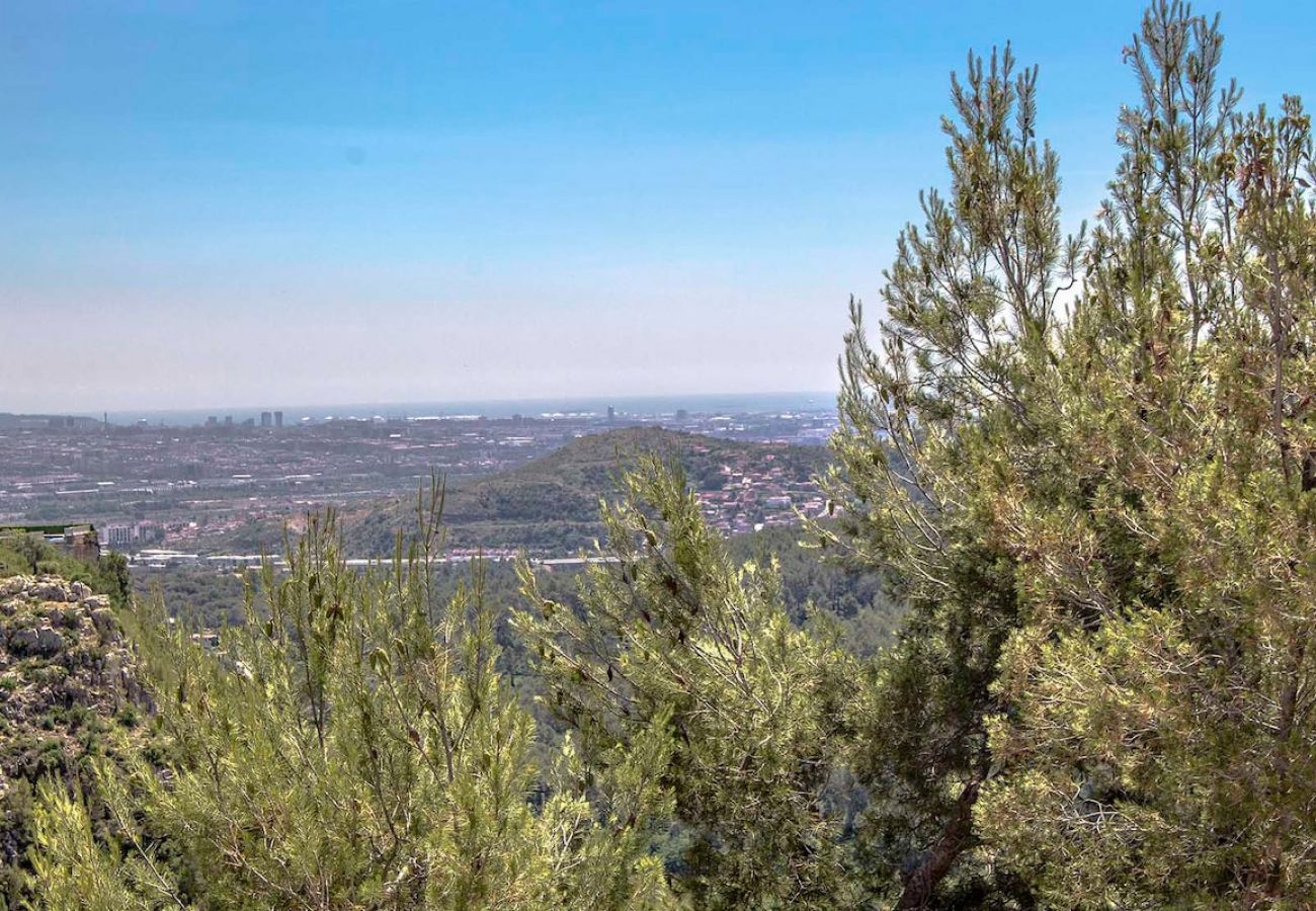 Villa en Pallejà - Majestuosa Villa y Vistas - ¡a 30km de Barcelona!