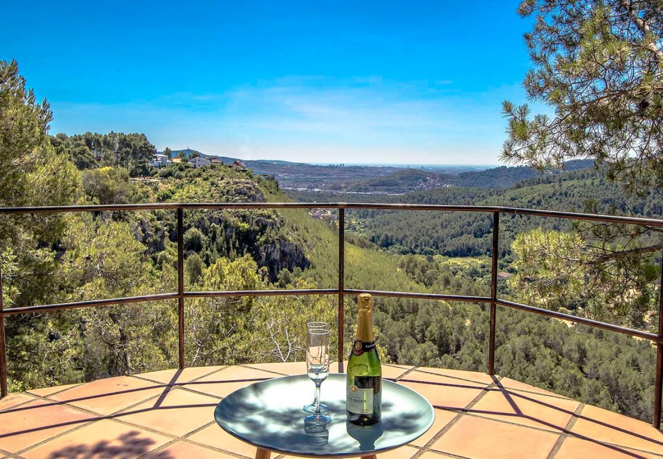 Villa en Pallejà - Majestuosa Villa y Vistas - ¡a 30km de Barcelona!