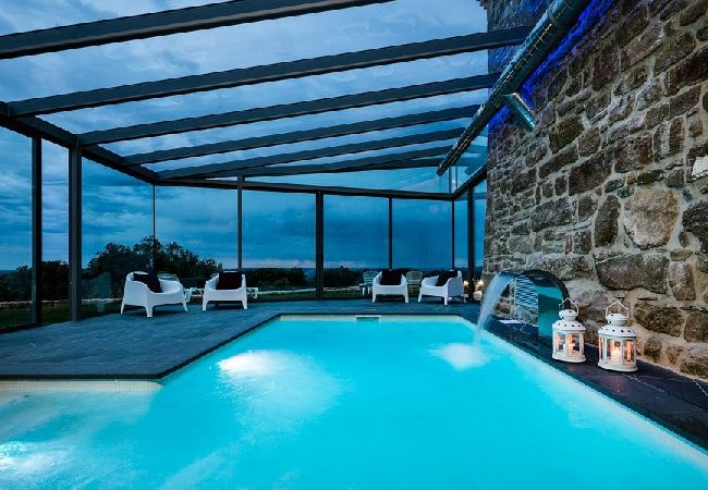 Villa en Torà - 28 pax con piscinas interior/exterior climatizadas