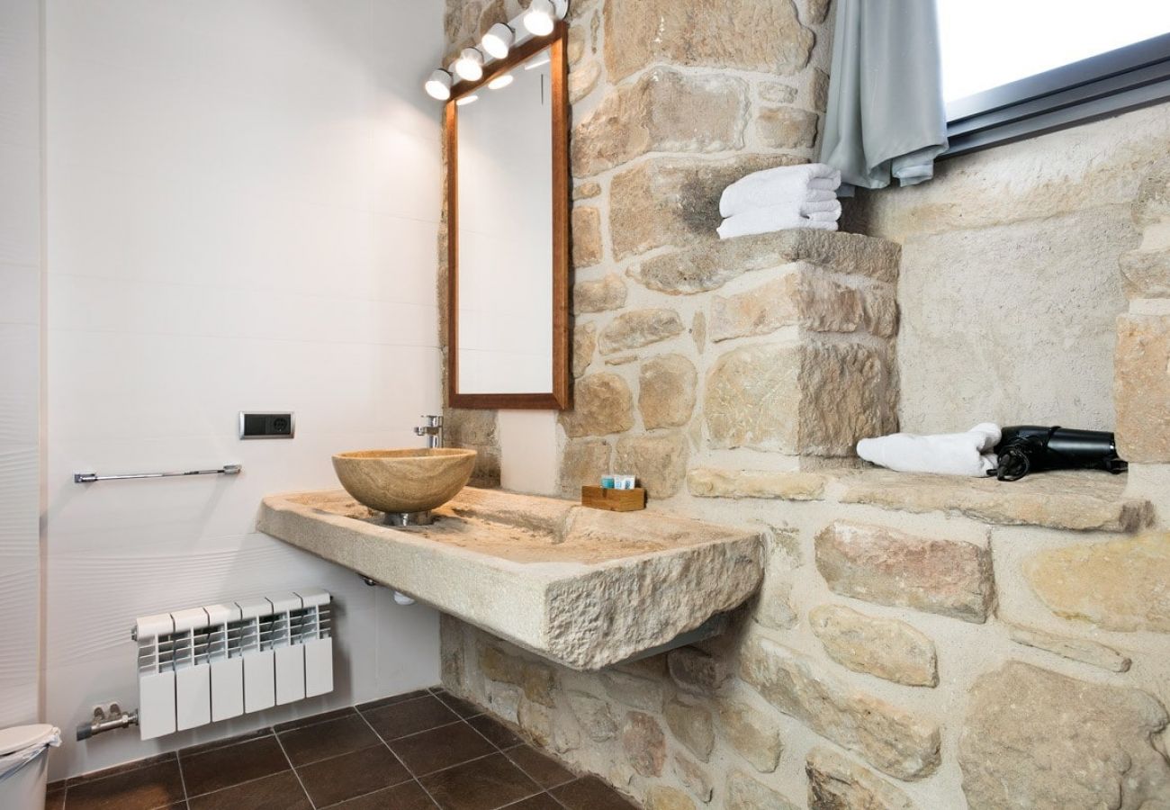 Villa en Torà - Fabulosa Villa para 28 con Piscina Climatizada.