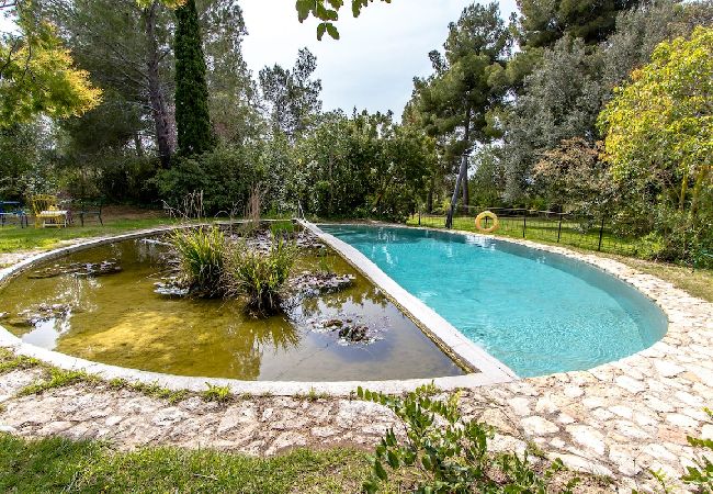 Villa en Vespella de Gaià - ¡Encanto rural en una finca de olivos con piscina!
