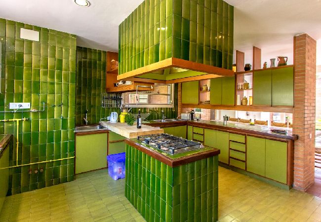 Villa en Vespella de Gaià - ¡Encanto rural en una finca de olivos con piscina! Villa en Vespella de Gaià - ¡Encanto rural en una finca de olivos con piscina!