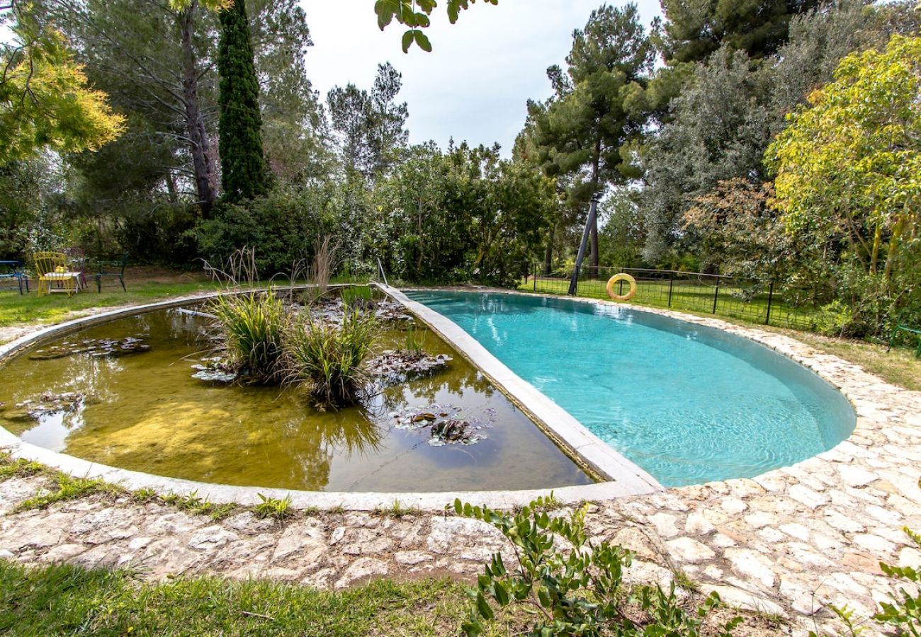 Villa en Vespella de Gaià - ¡Encanto rural en una finca de olivos con piscina!